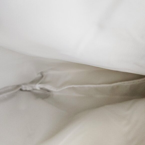 Metallic Zippered Tote Bag - Picture 5 of 5